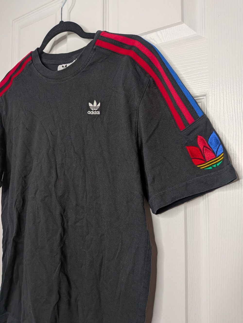 Adidas Originals Trefoil 3-Stripes Black T-Shirt Rainbow Sleeve Logo Size Medium
